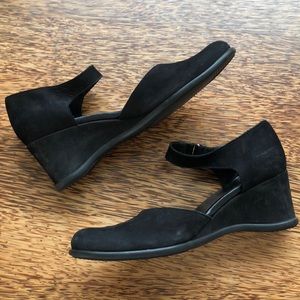 ARCHE ankle strap wedge pumps size 37